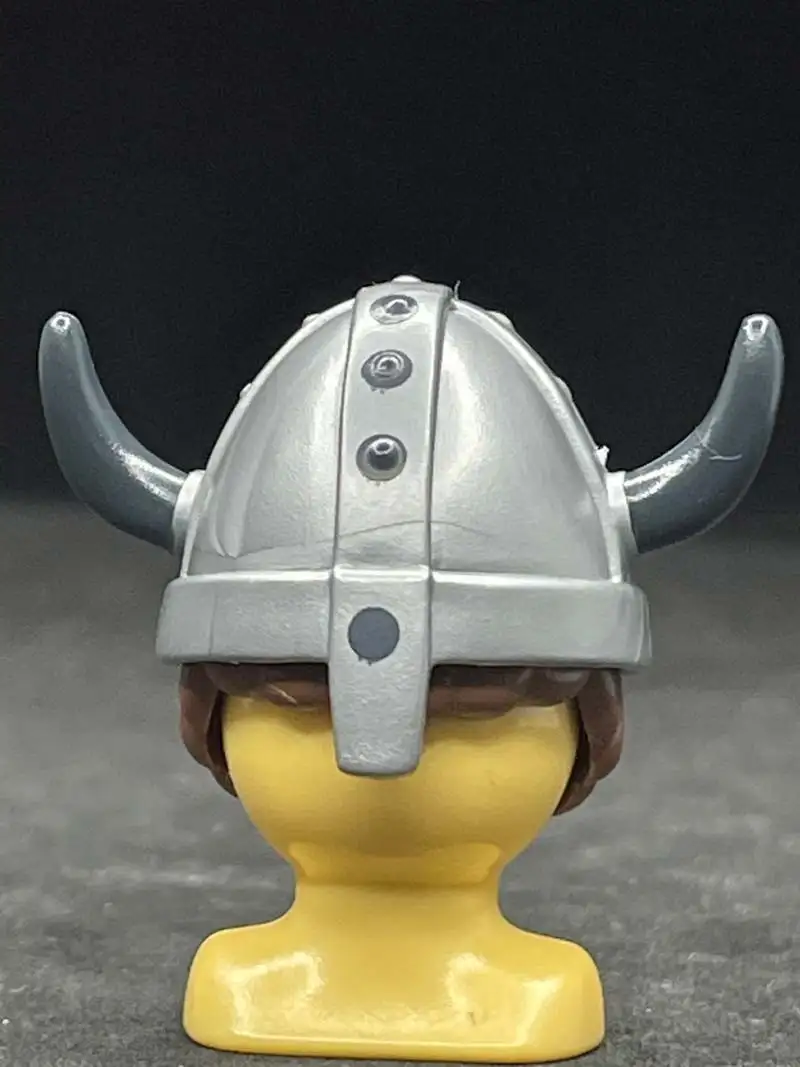 Casco_0225 Casco Vikingo Acero Remaches Y Cuernos Gris Oscuro