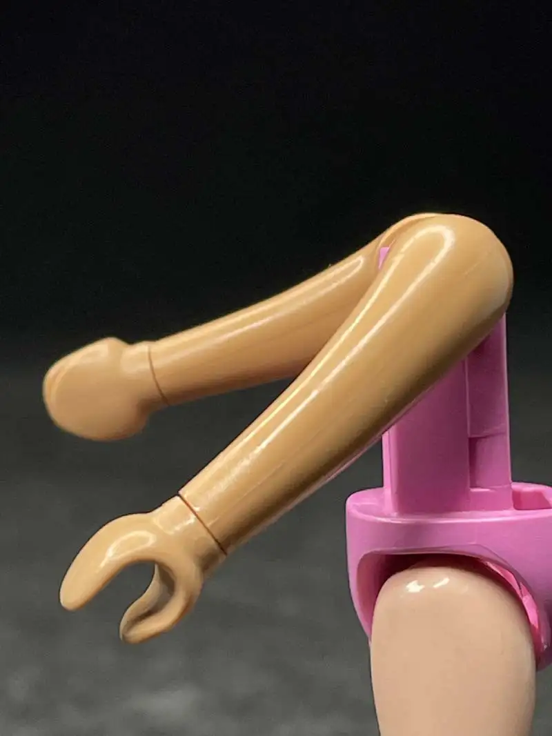Brazo_0315 Pareja Brazos Desnudos Piel Tostada Figura Delgada Mujer