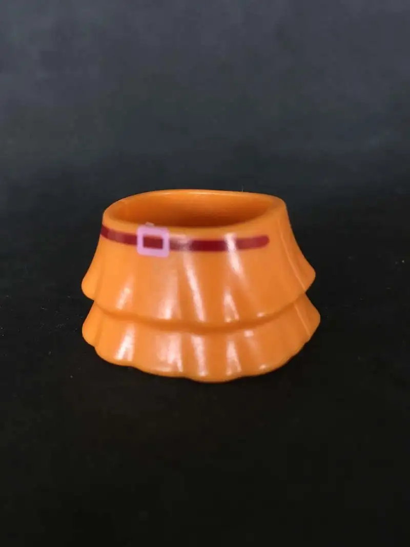 VES0016 FALDA VOLANTES FIGURA DELGADA NARANJA CINTURÓN ROJO
