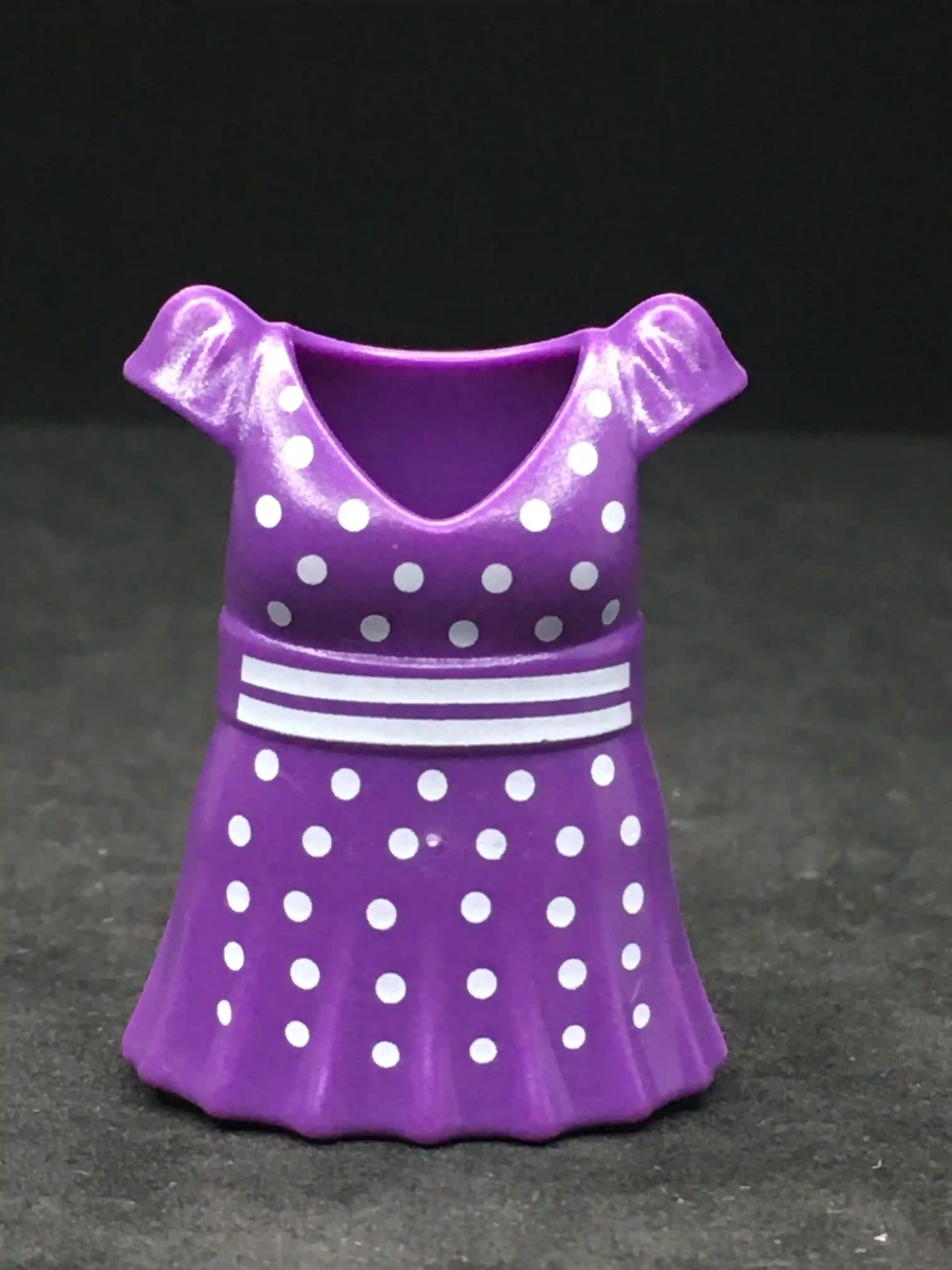 VES0052 Vestido Evasé Corto Figura Delgada Morado Lunares Blancos
