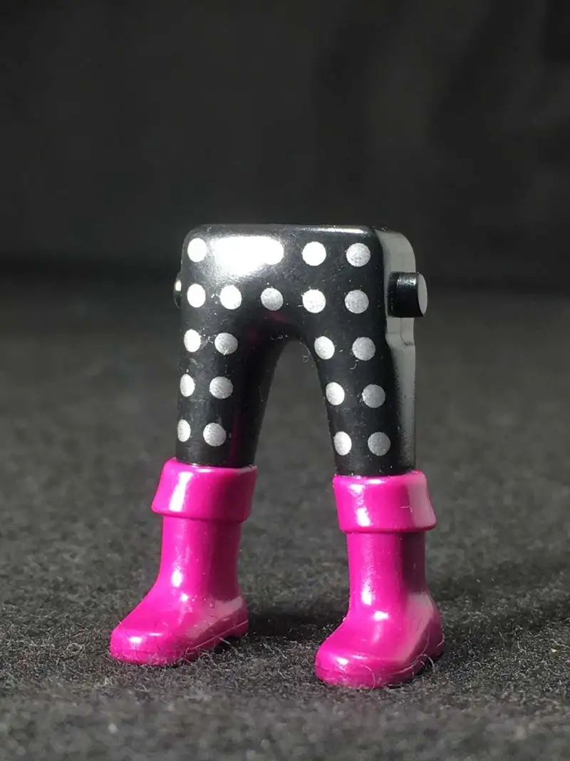 Piernas_0151 Pantalón negro topos acero / bota magenta