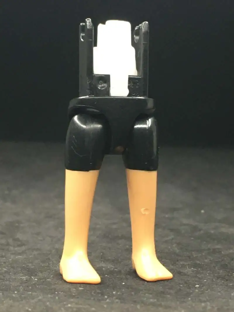 Piernas_0345 Bañador Negro Figura Delgada Piel Tostada Pie Descalzo