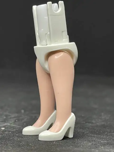 PIERNAS_0478 Piernas Desnudas Figura Delgada Zapato Tacón Blanco