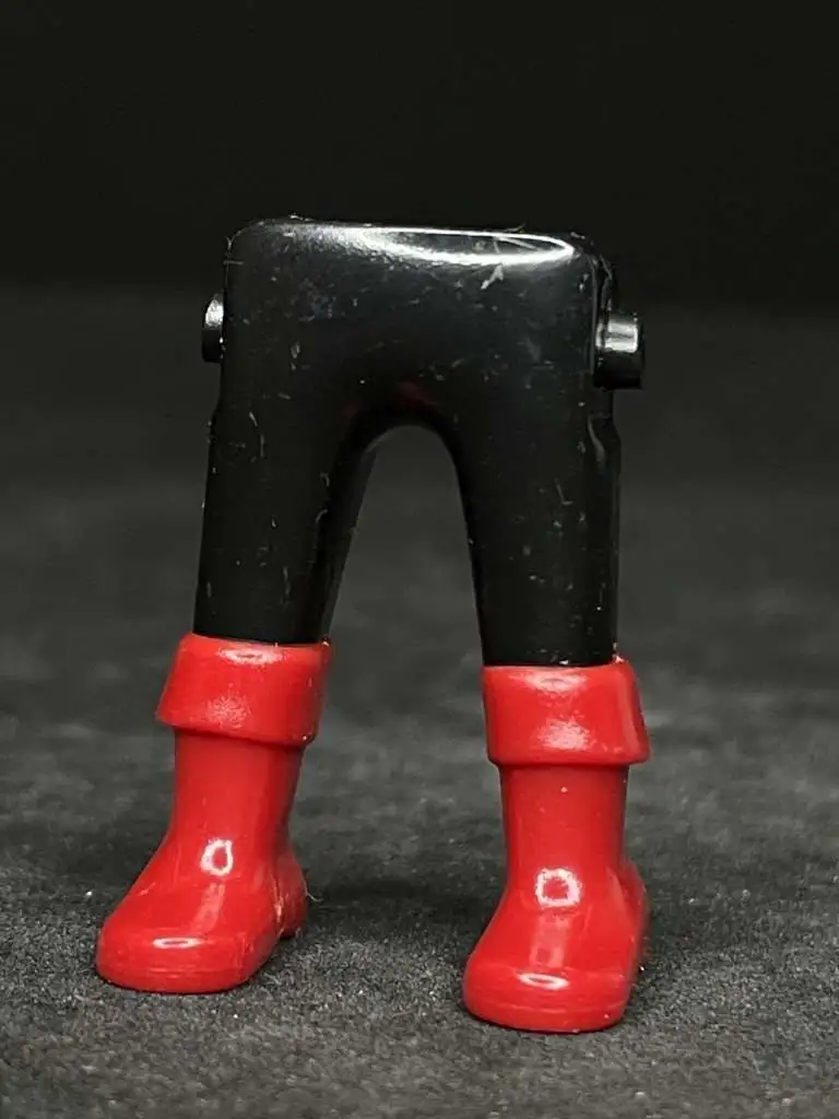 Piernas_0528 Pantalón negro Bota Rojo Oscuro