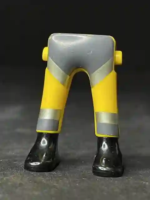 Piernas_05558 Pantalón Amarillo Protector Gris Botín Negro