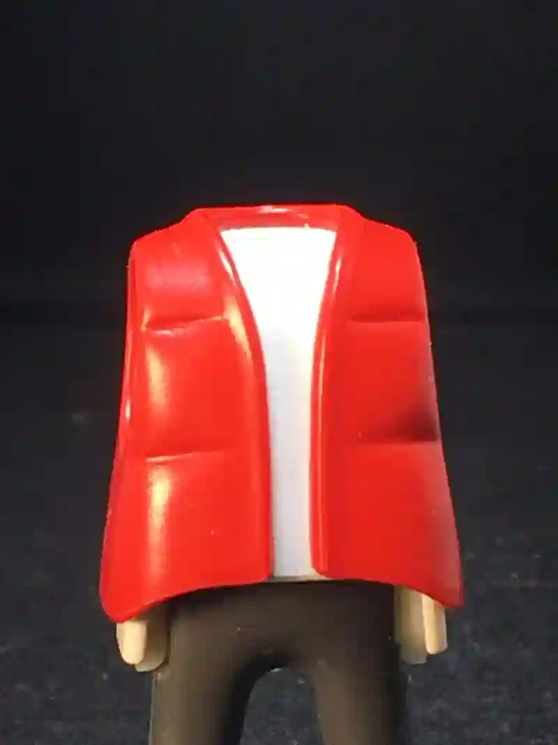 Torso_0179 Chaleco Plumas Rojo
