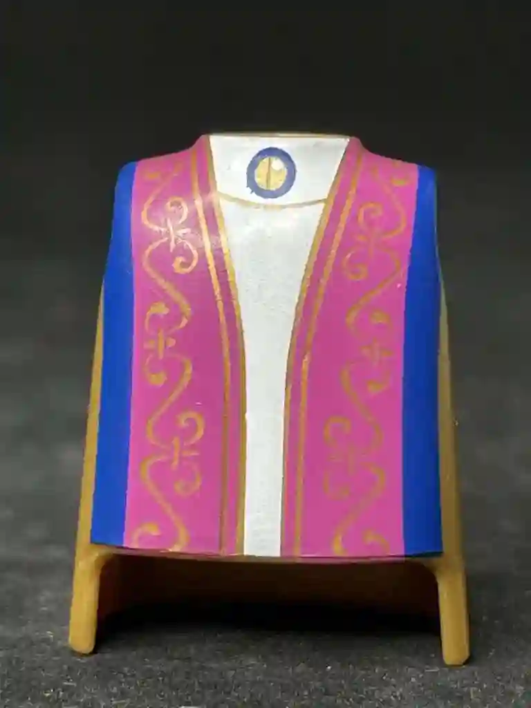 Torso_0370 torso dorado chaleco rosa