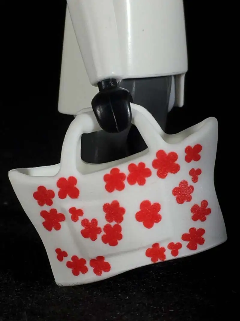 MC_0343 Bolso Capazo Blanco Flores Rojas