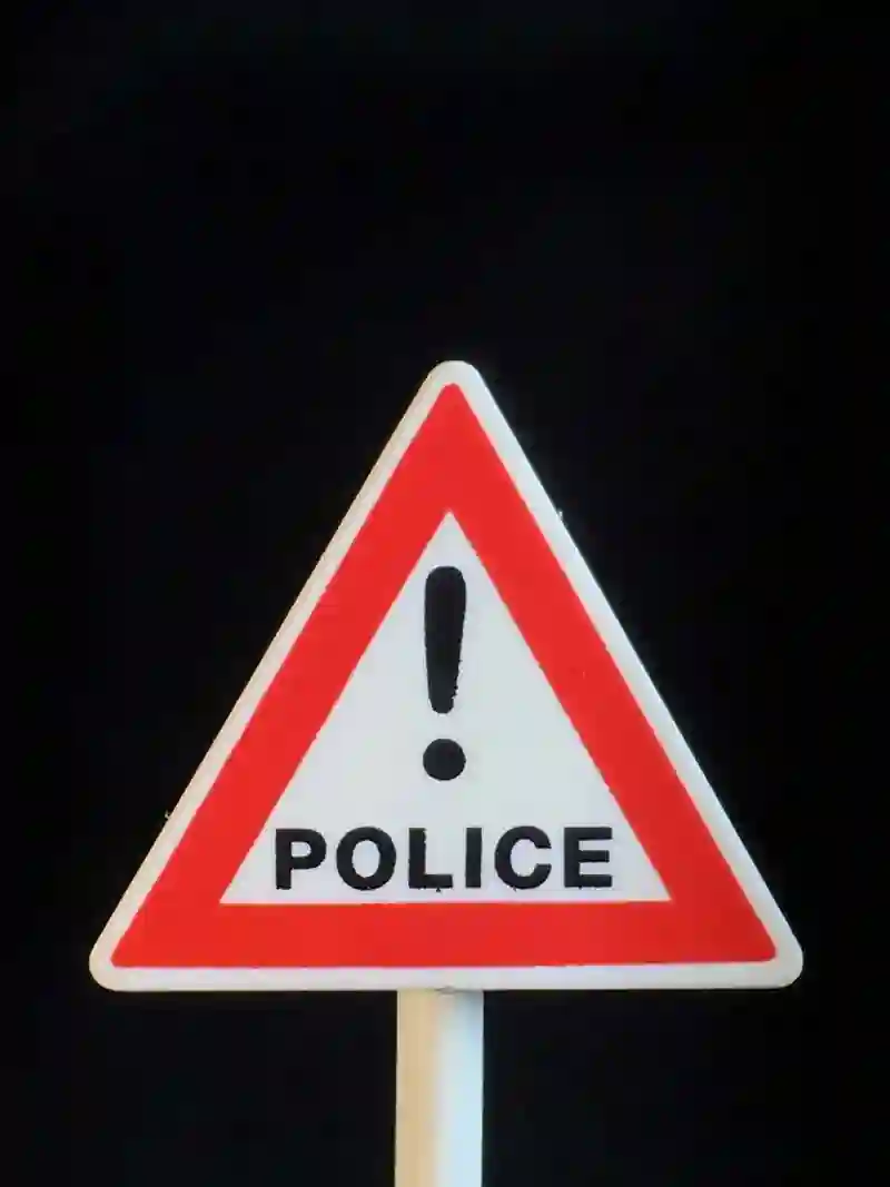 MC_0552 Señal de Precaución, Policía