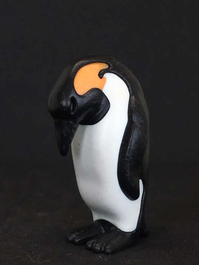 A_0084 Pingüino Cabeza Agachada
