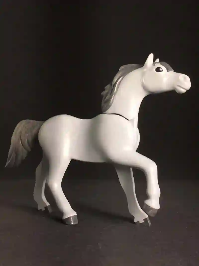 A_0215 Caballo V3 Gris Claro Crin Gris