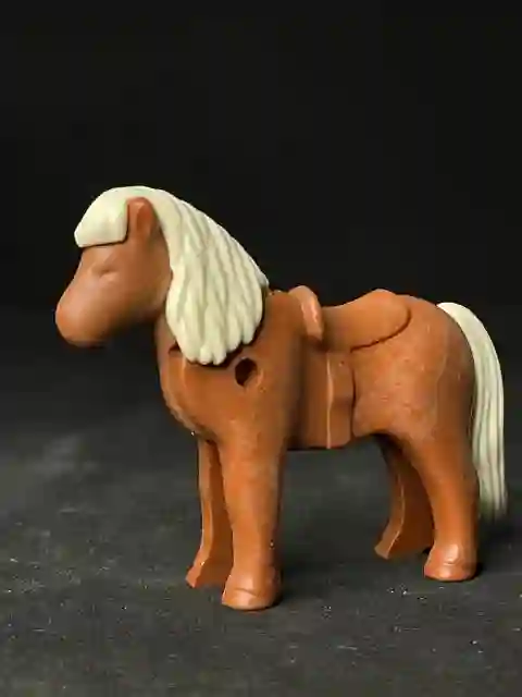 A_0650 Poni V1 Marrón
