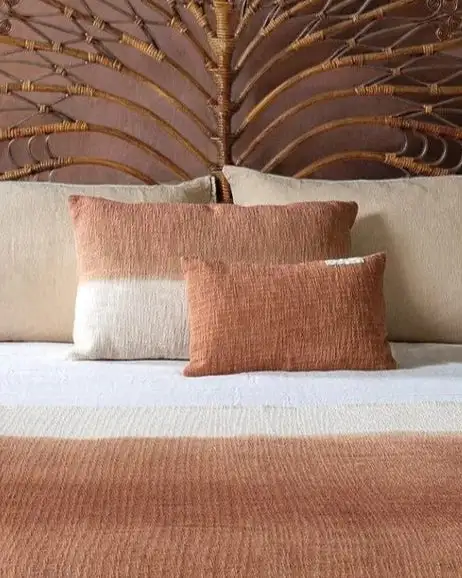 Cojín pequeño Mocha Mousse - Imagen 2