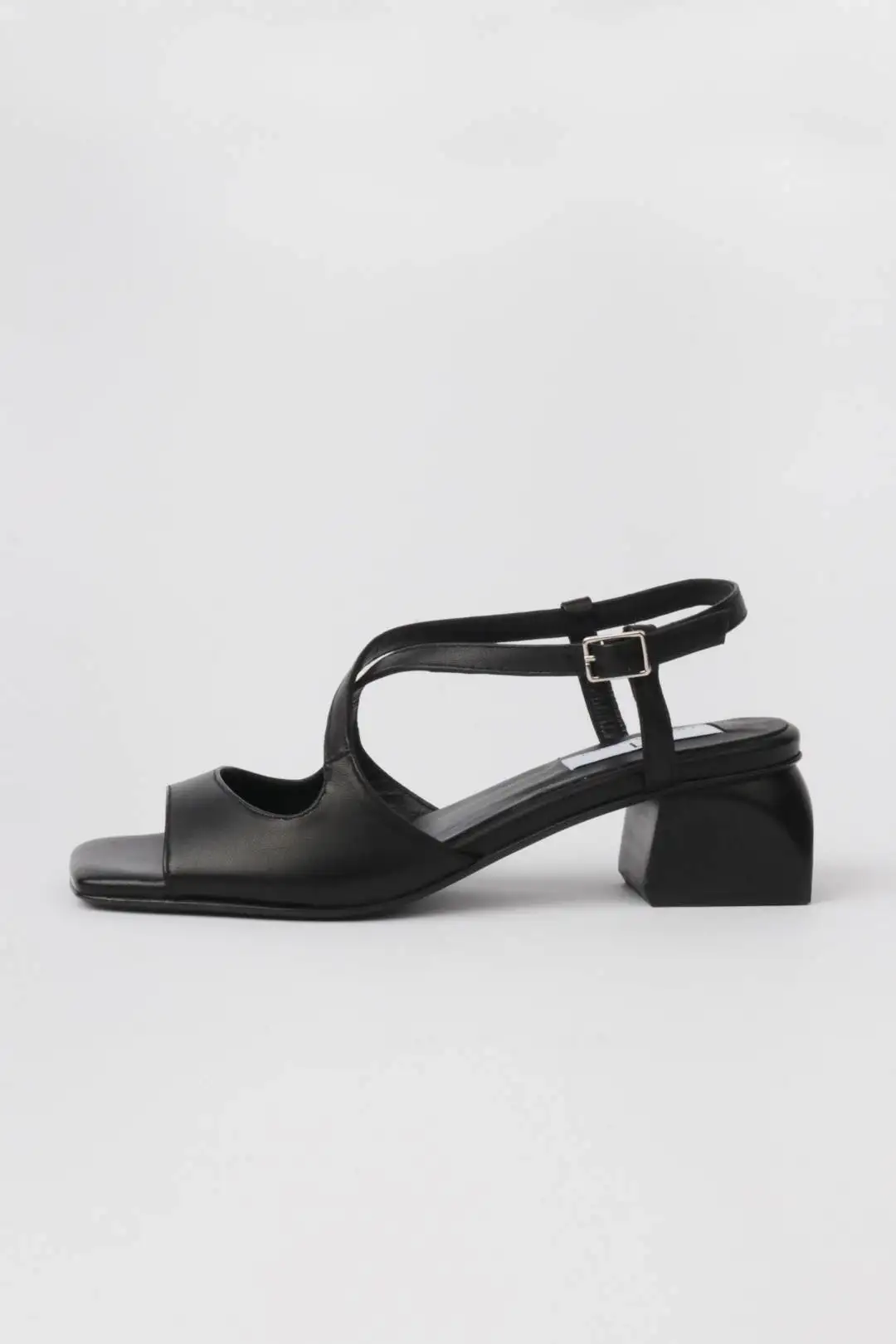 Sandalias negras tacón bajo