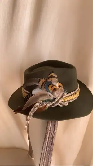 Fedora Plumas