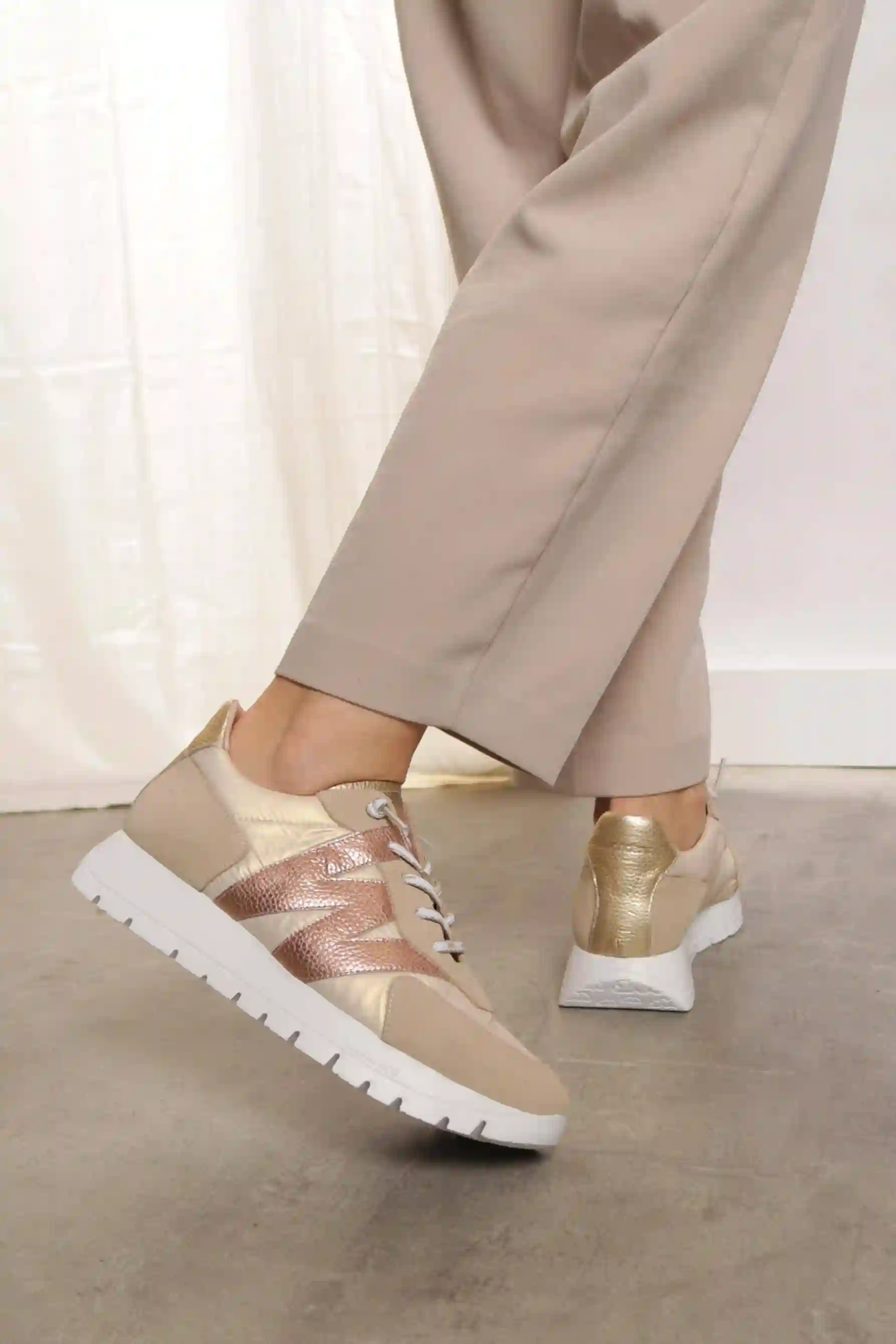 Deportivas Wonders OSLO color beige