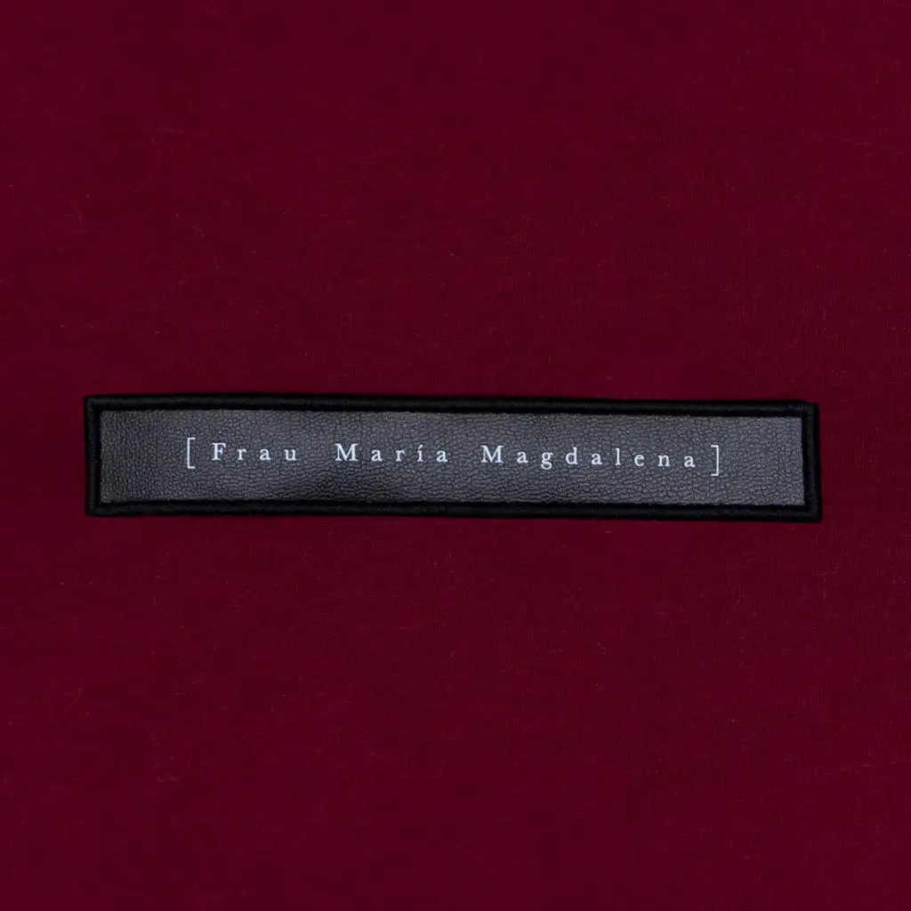 Frau Magdalena Basic T -Shirt - Image 3