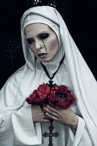 Frau Magdalena Nun T -Shirt - Image 2