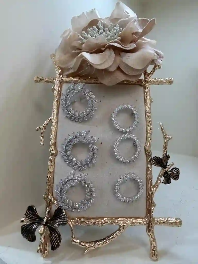 Broches