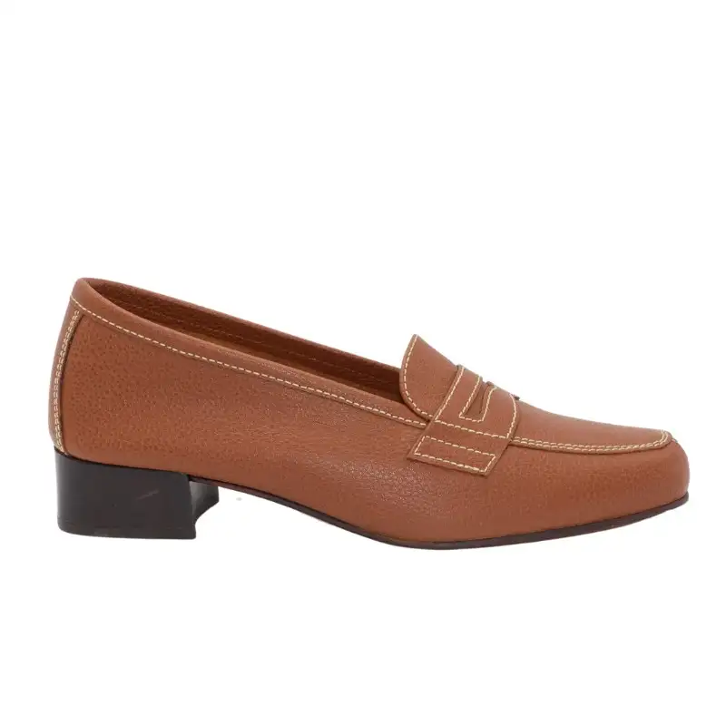 MOCASIN CON ANTIFAZ Y TACON CUERO