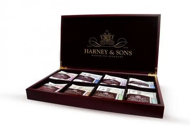 Caja de té. Capacidad: 32 sobres, 8 departamentos.