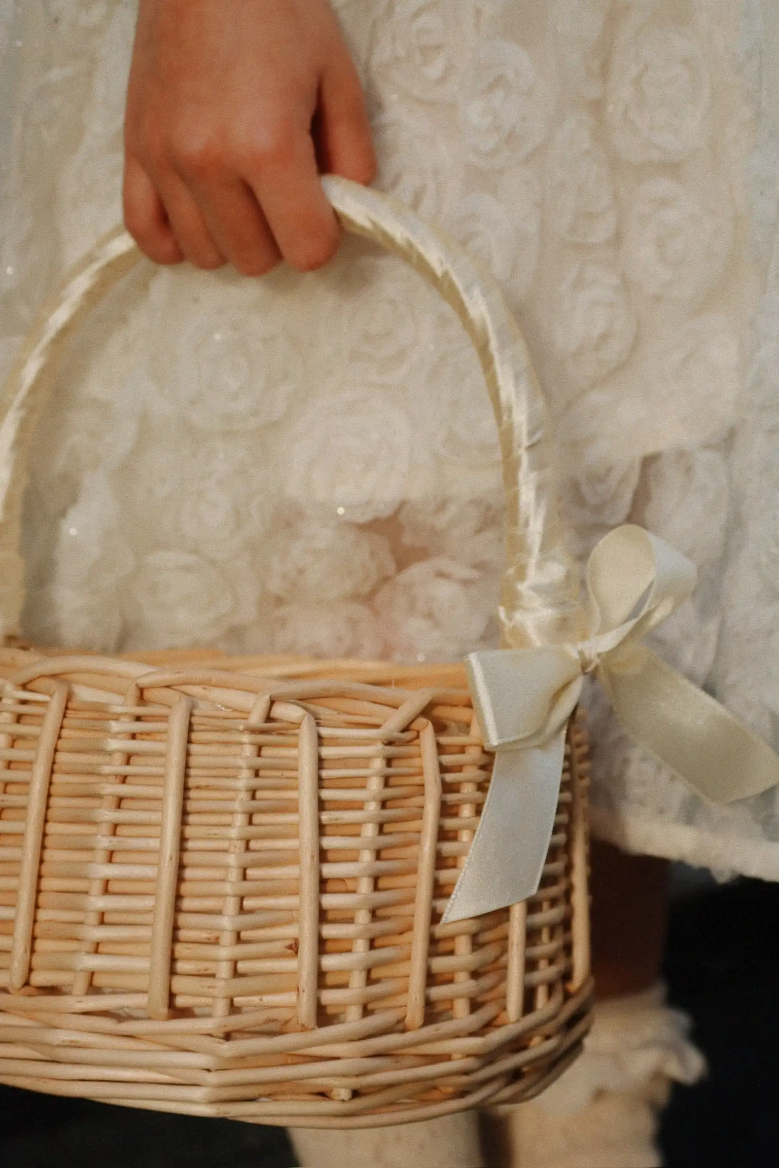 Cesta de con lazo blanco - Imagen 3