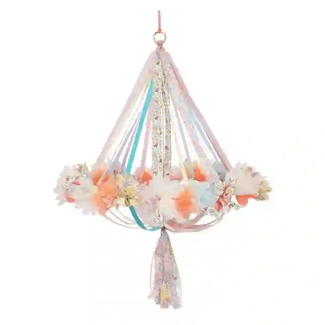 Colgante con flores y tela de Liberty