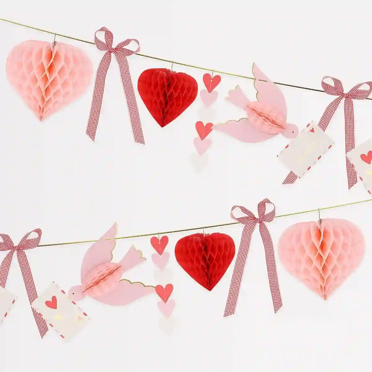 Guirnalda de pájaros y corazones