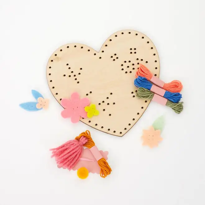 Heart embroidery kit - Image 2