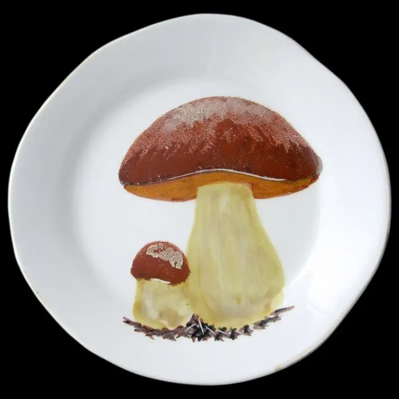 Loza plate with mushrooms