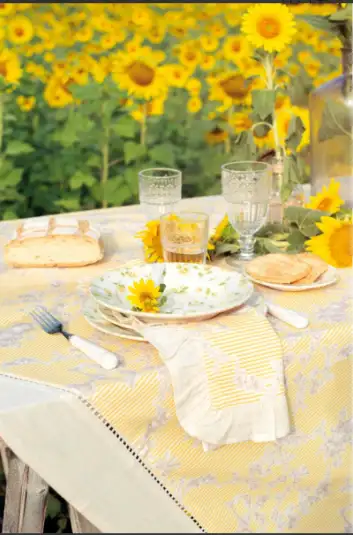 Plato frutero con flores amarillas - Imagen 3