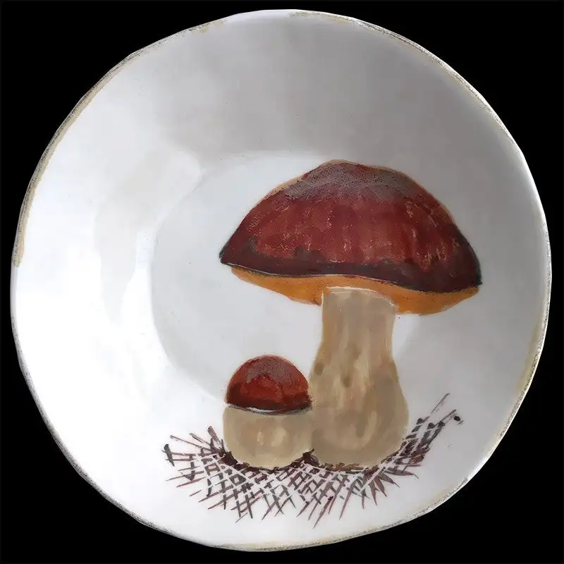 Plato hondo de loza con setas