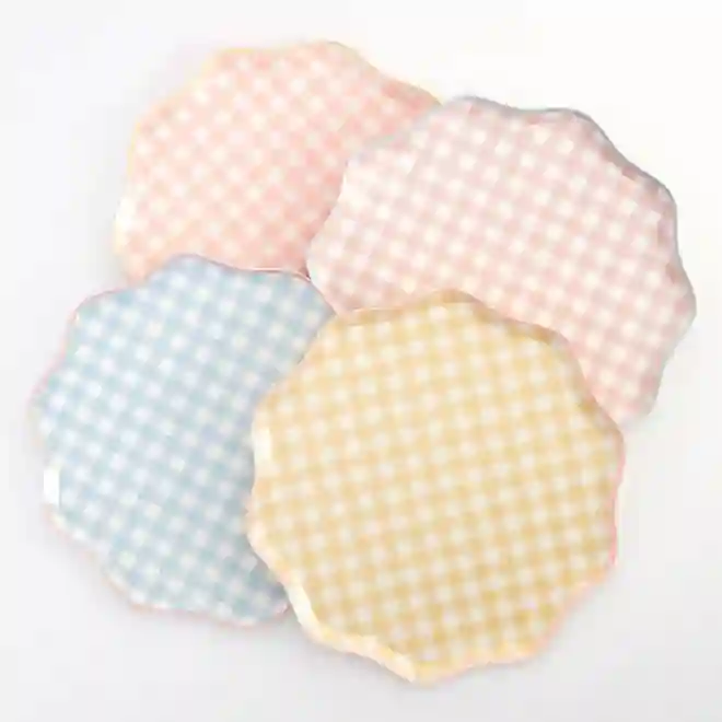 Large plates in 4 vichy colors
