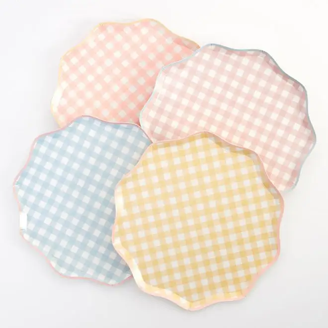 Large plates in 4 vichy colors