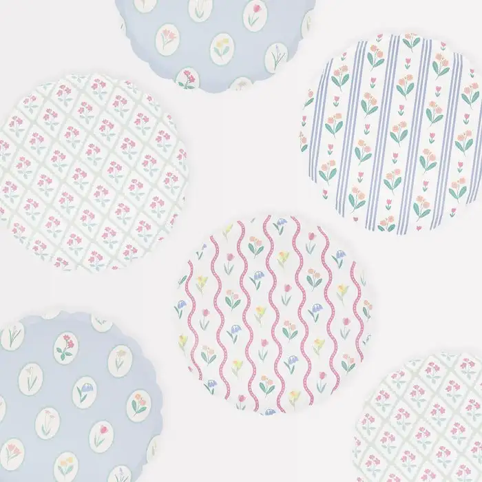 Platos medianos con estampado floral