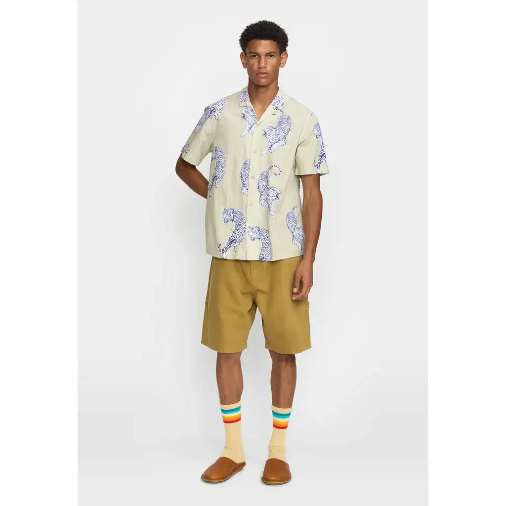 Green flap spray shirt