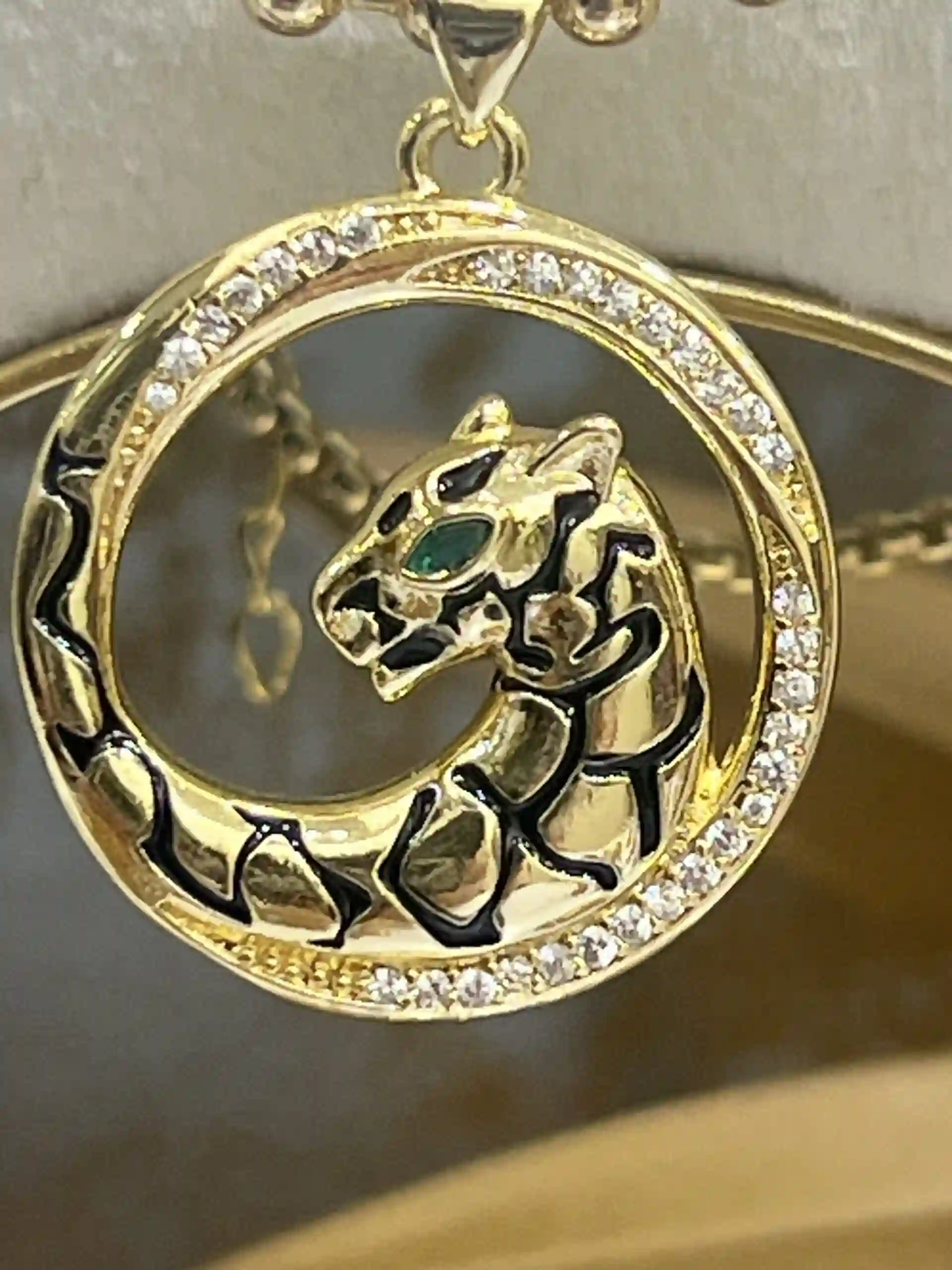 Colgante de acero