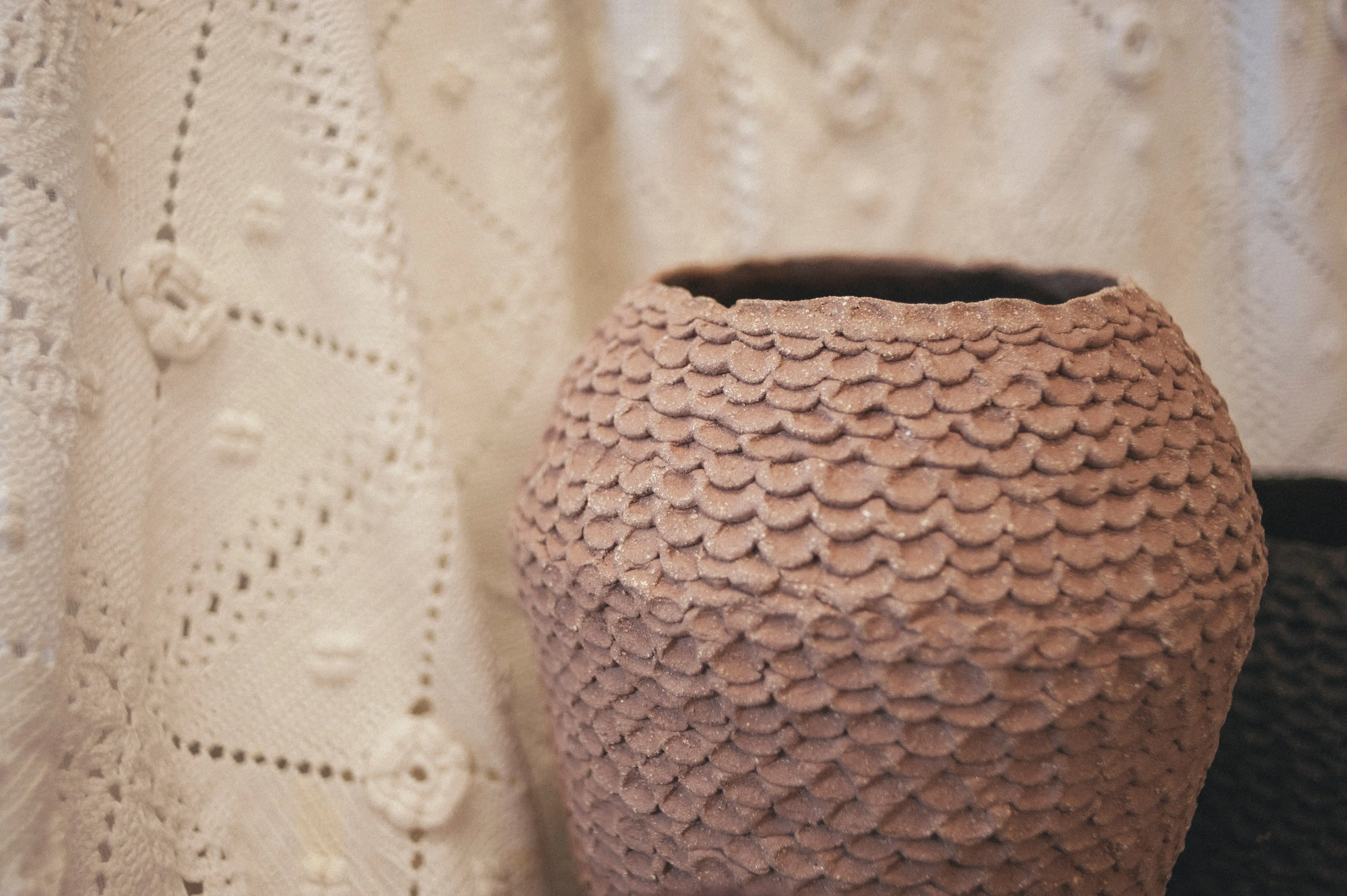 Jarrón Crochete de cerámica artesanal - Imagen 3