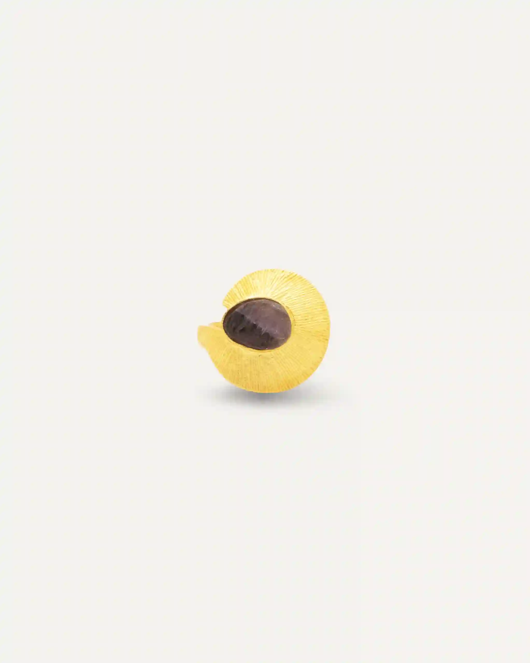 Anillo Dorado Badhana Amatista
