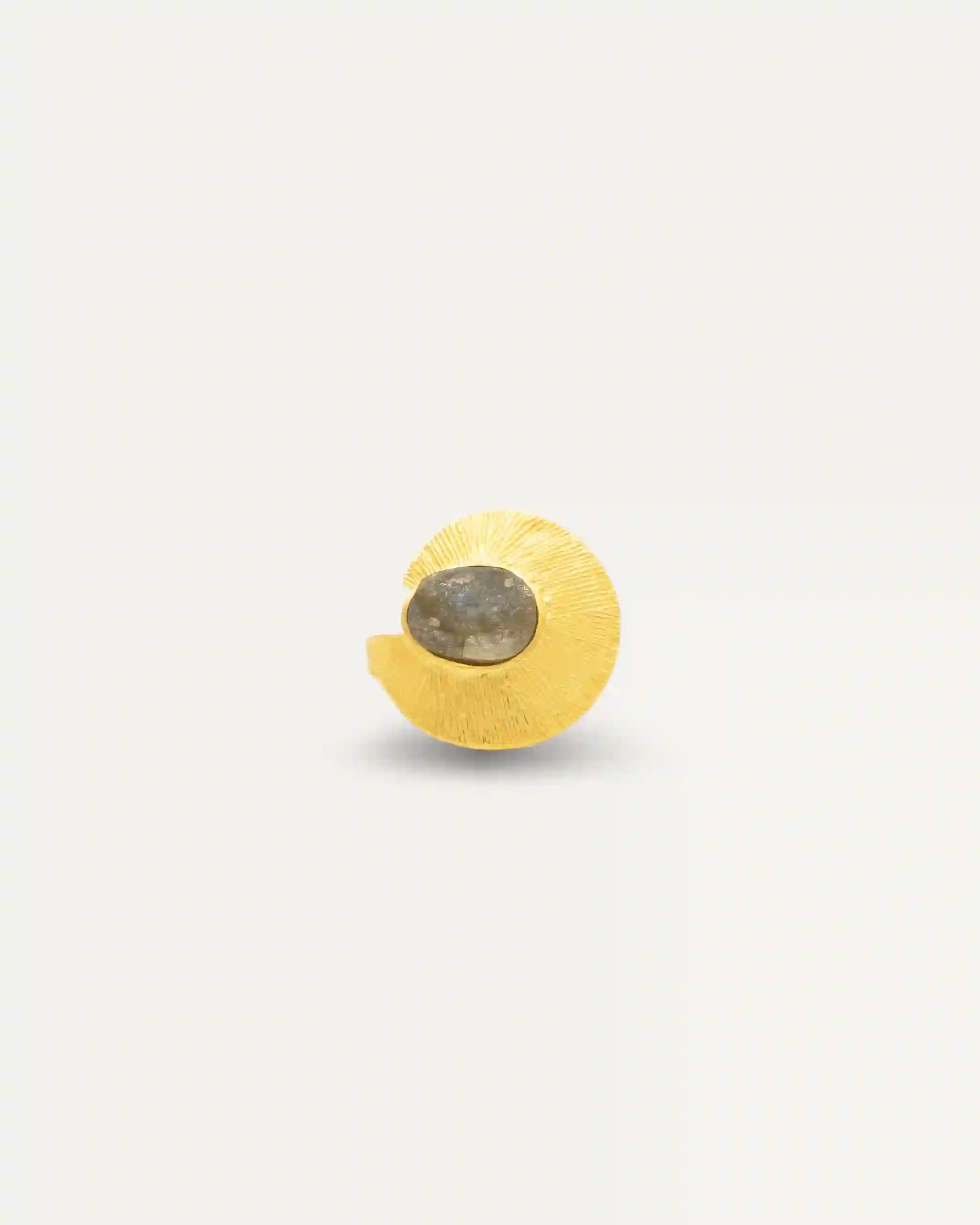 Anillo Dorado Badhana Labradorita