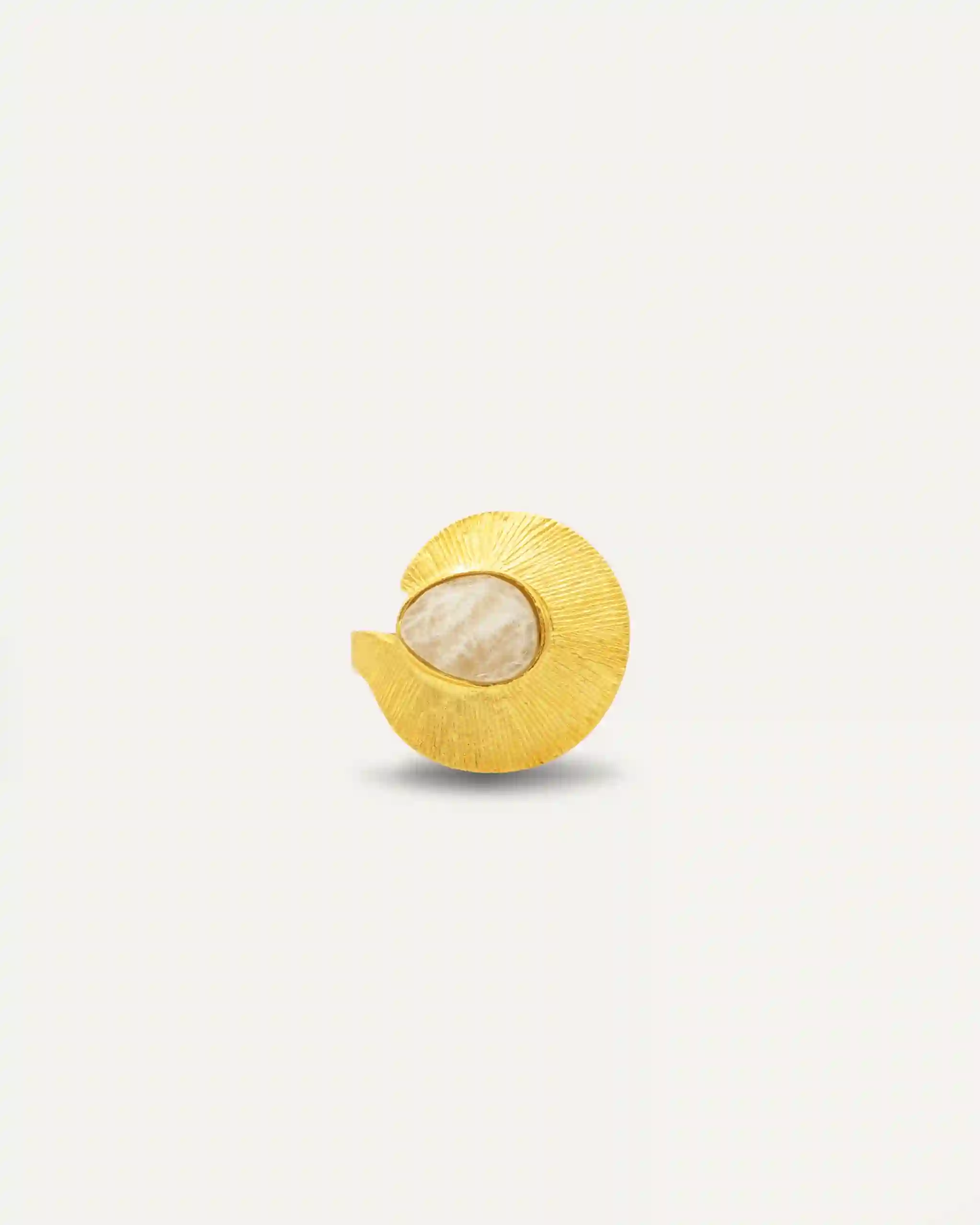 Badhana Piedra Luna Gold Ring
