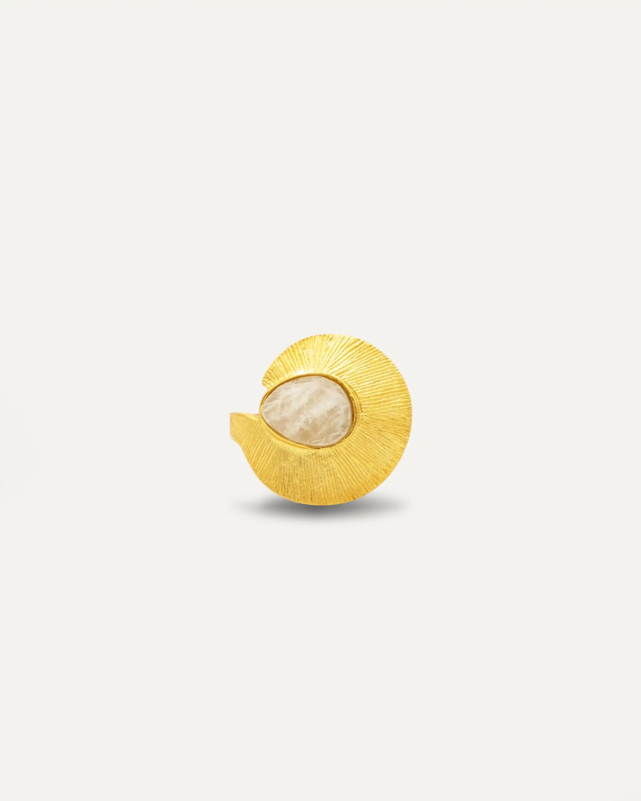 Badhana Piedra Luna Gold Ring