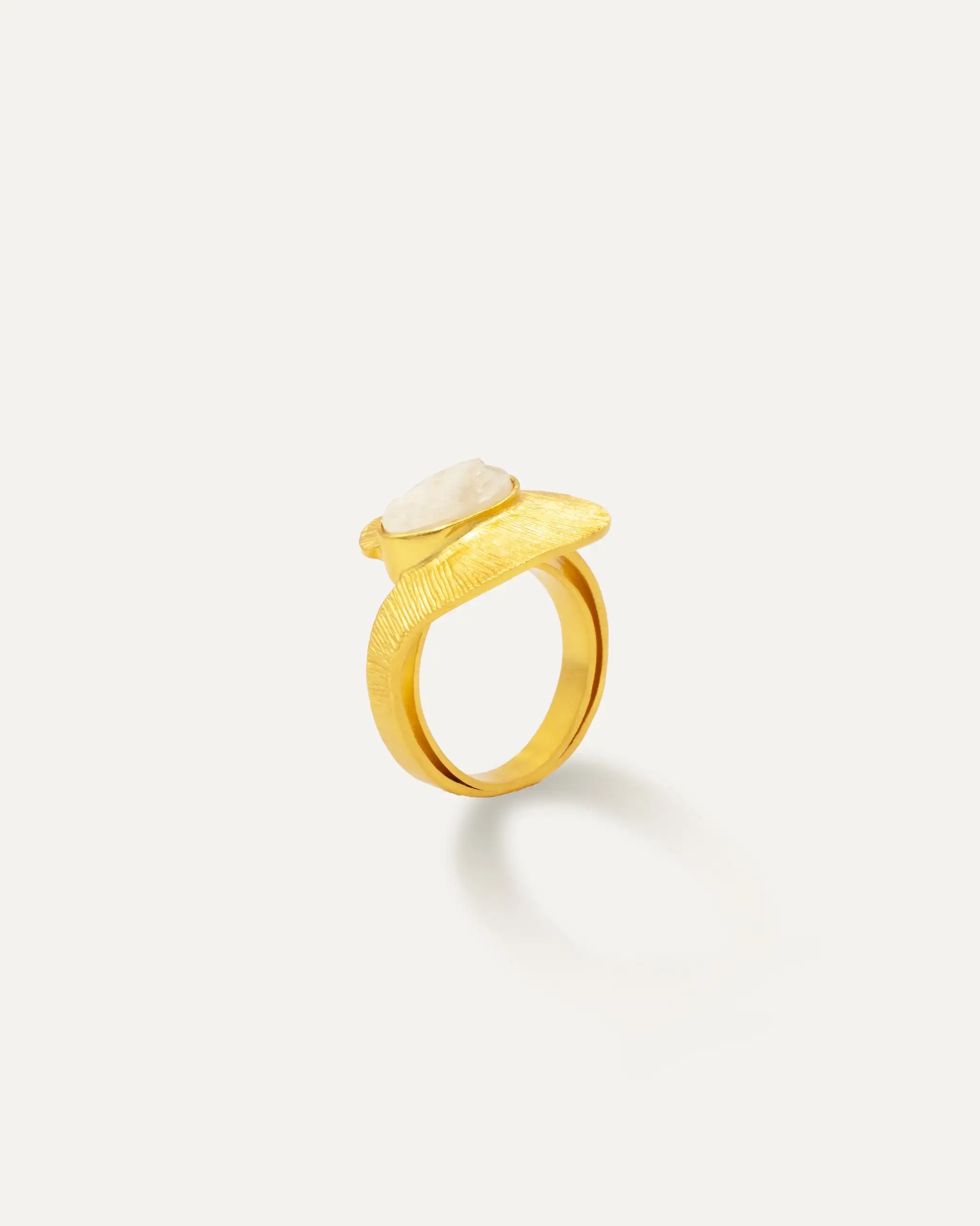 Badhana Piedra Luna Gold Ring - Image 3