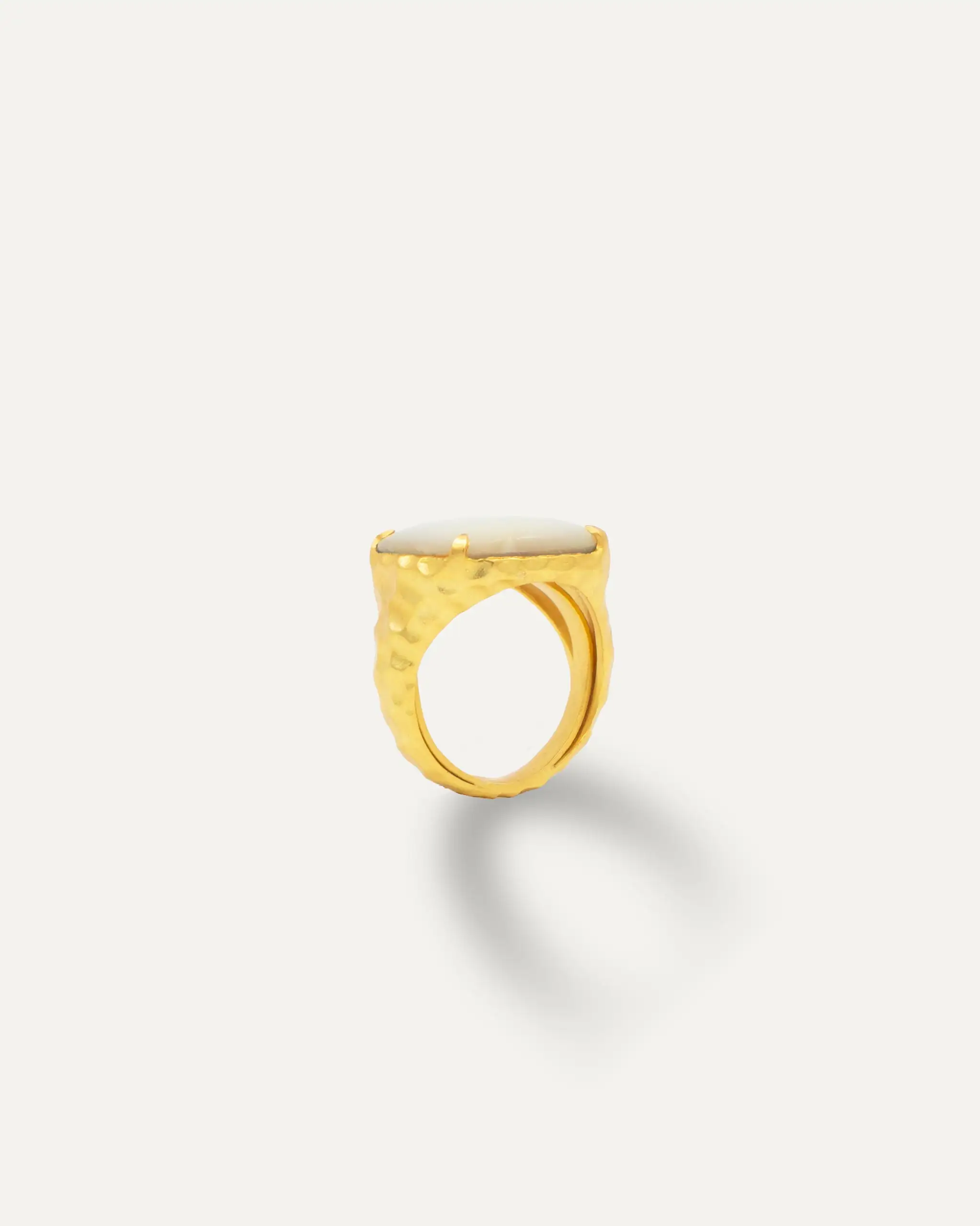 Anillo Dorado Madurei Madre Perla