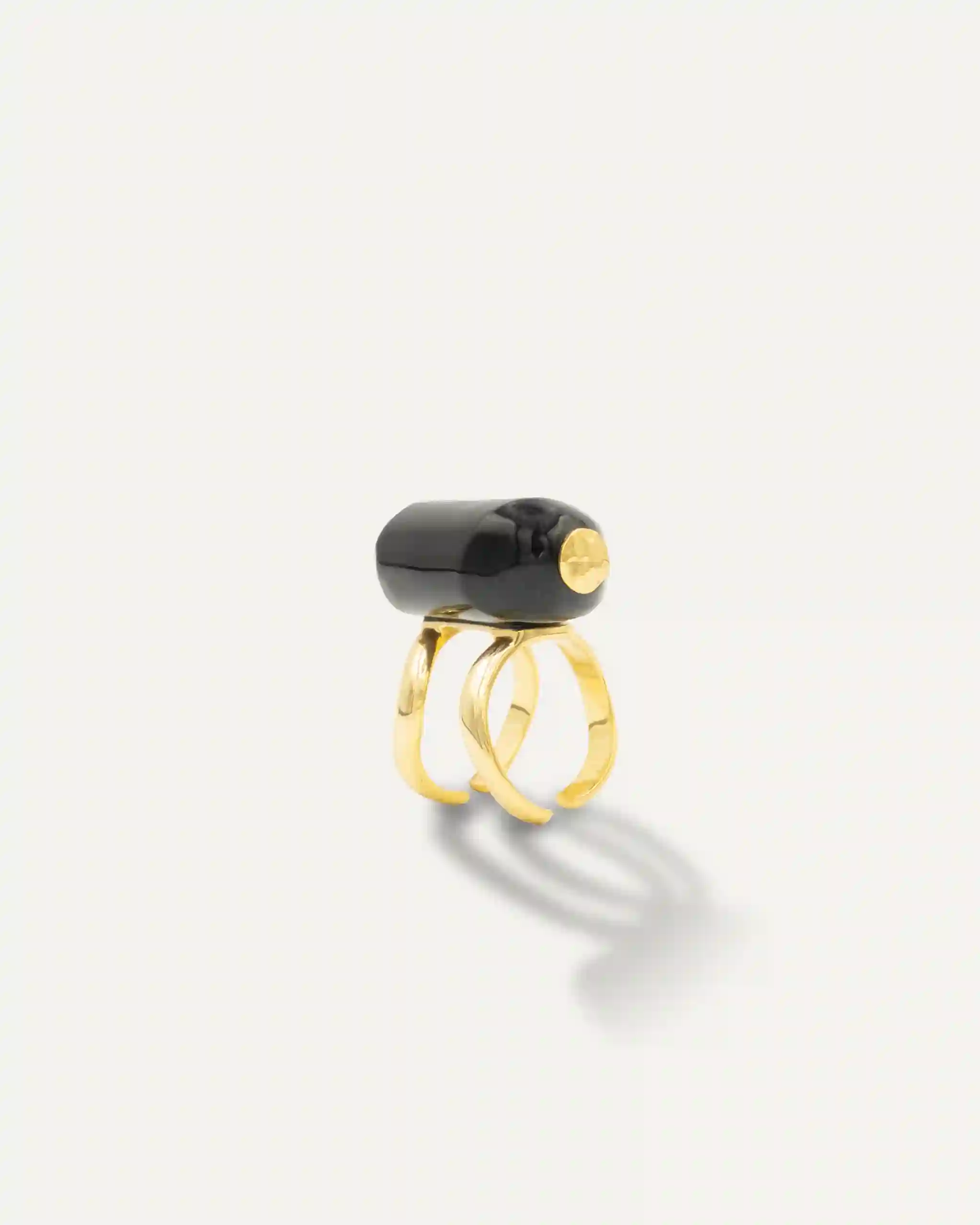 Anillo Dorado Patthar Onix Negro
