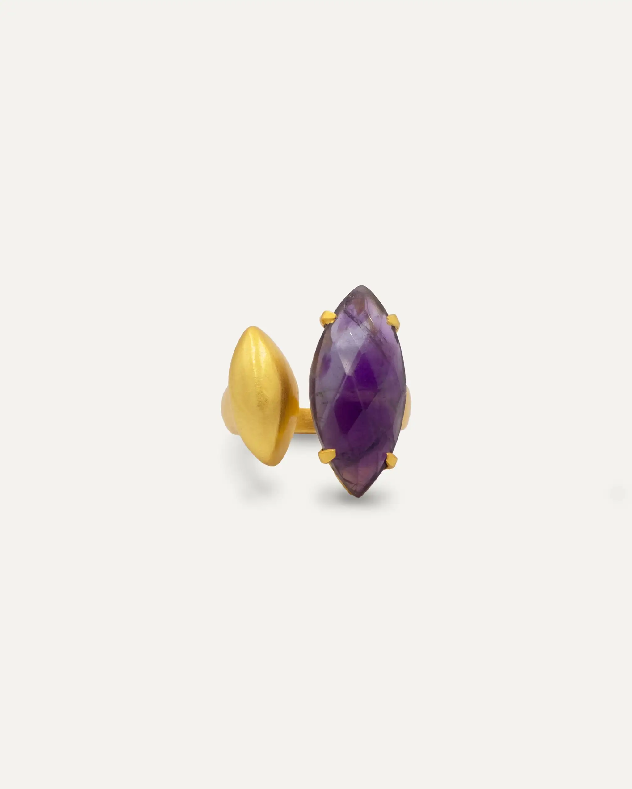 Anillo Dorado Shaanti Amatista