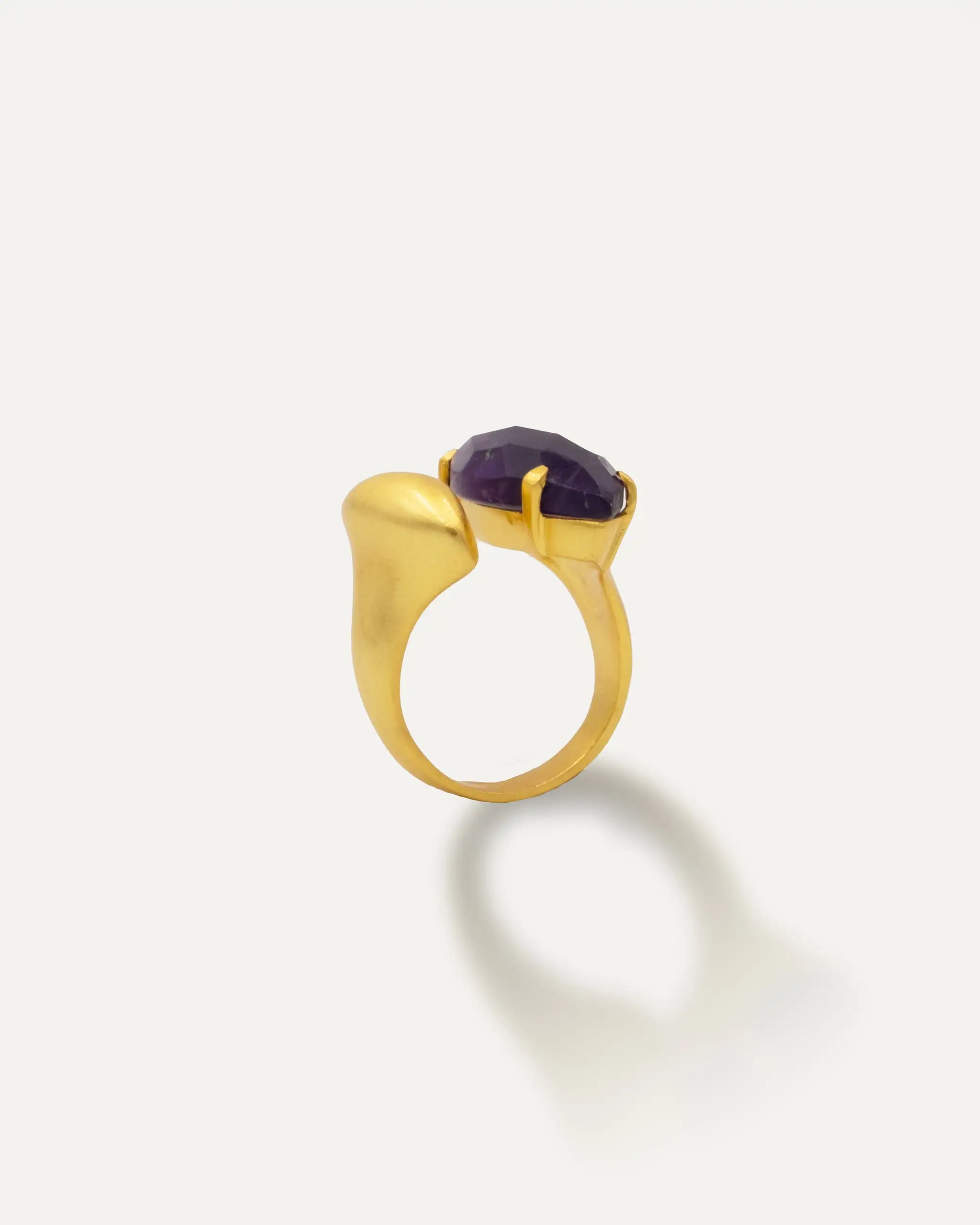 Anillo Dorado Shaanti Amatista - Imagen 3