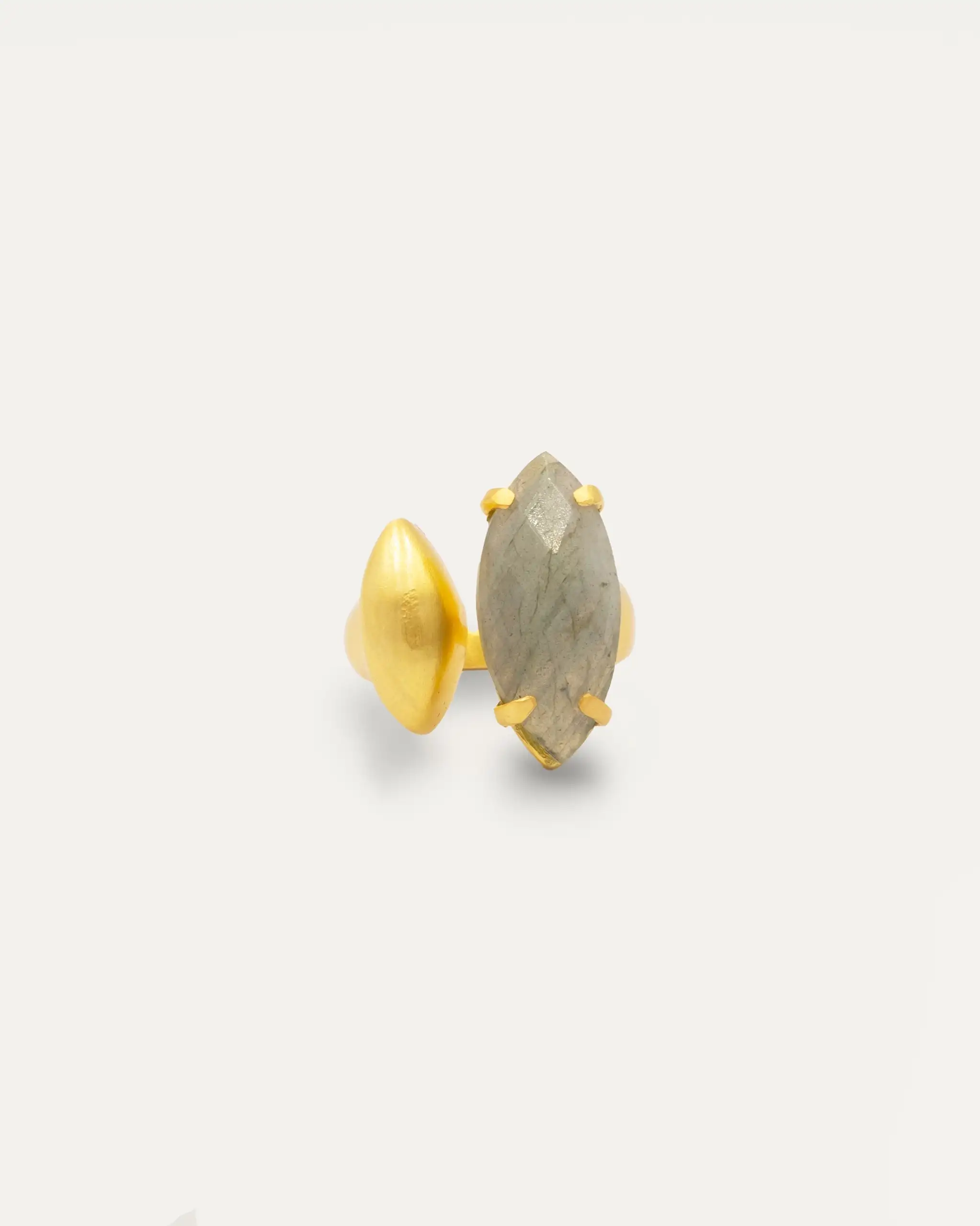 Gold Ring Shaanti Labradorita