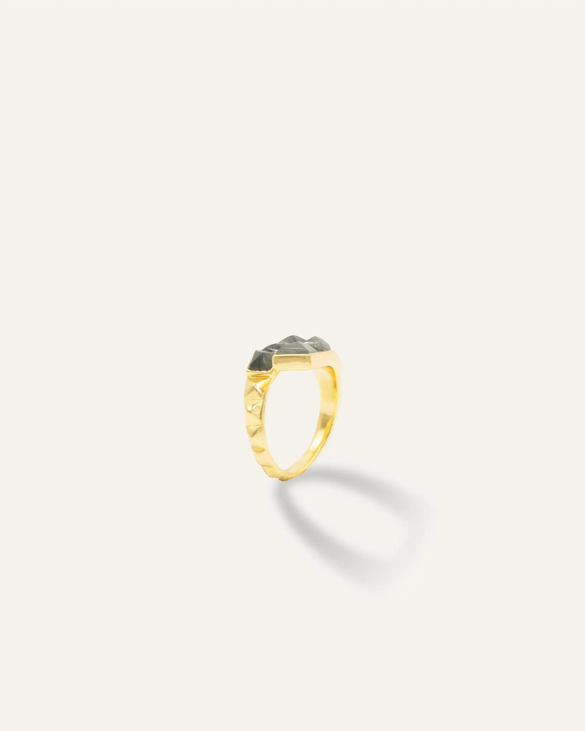 Labradorita Golden World Ring - Image 3