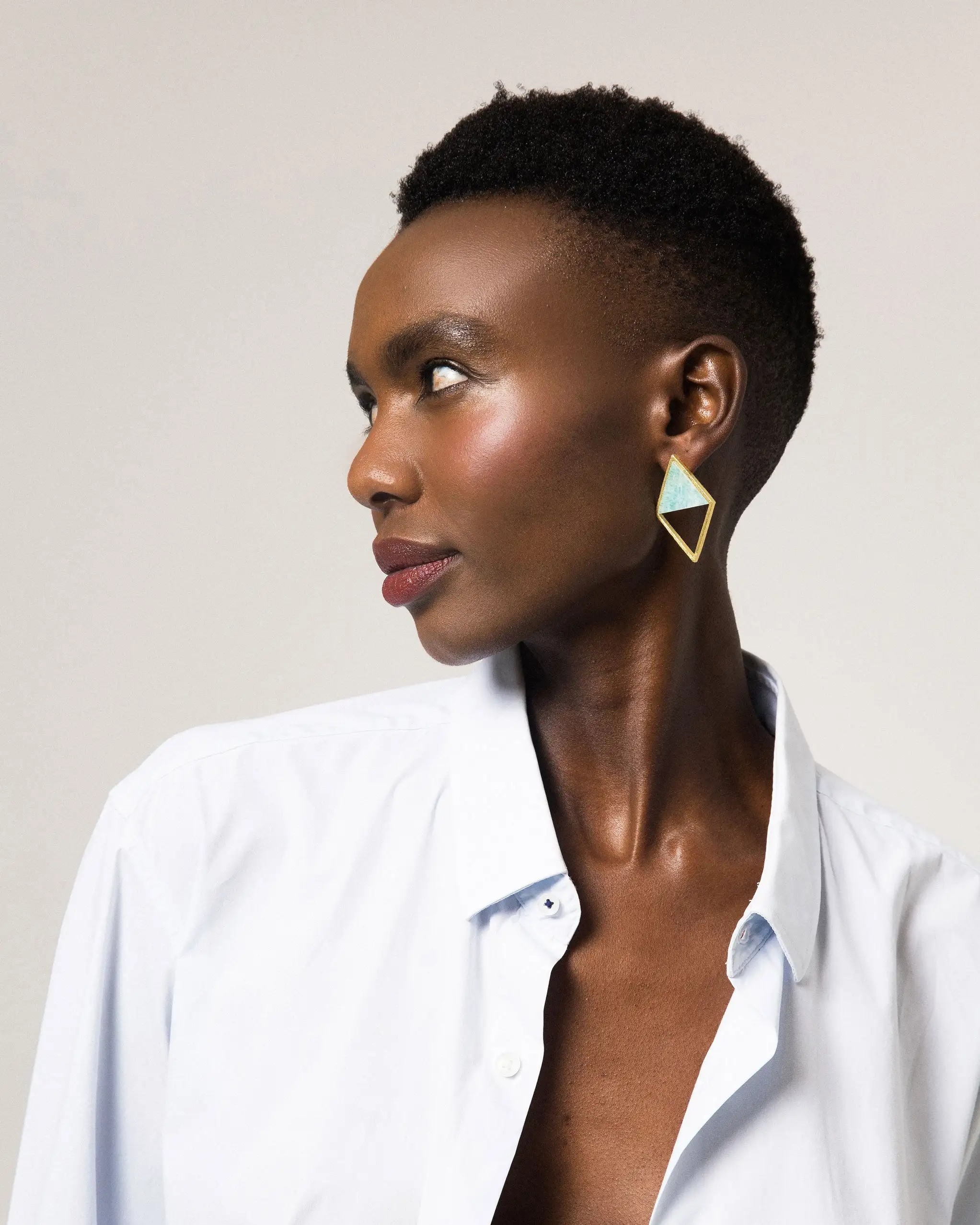 Black abigail golden earrings - Image 2